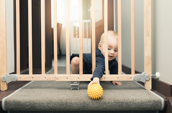 Безопасность малыша на лестнице